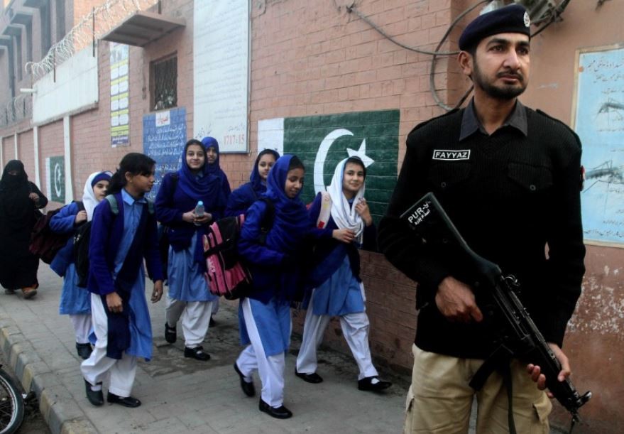कोरोनाका कारण पाकिस्तानका शैक्षिक संस्थाहरु फेरी बन्द, परीक्षा स्थगित
