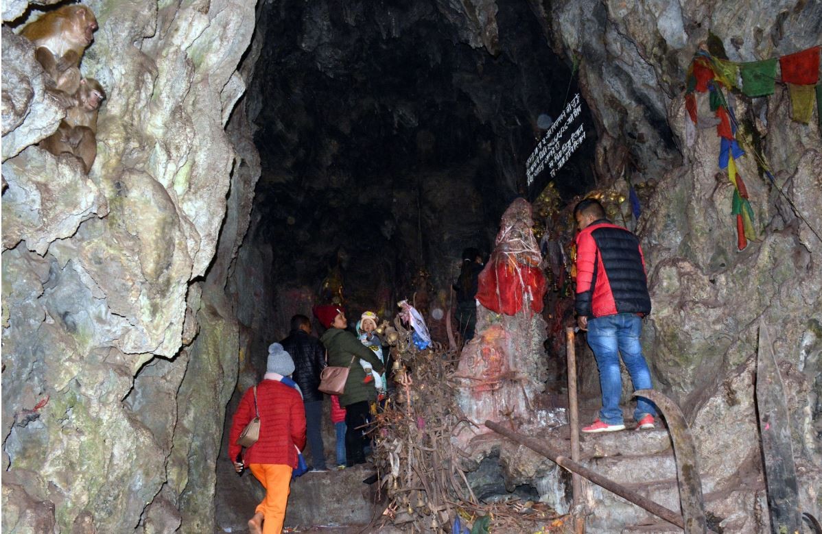 घुमफिरः घना जङ्गल र पहरा भित्रको गुफा - शैलुङगेश्वरी महादेव !