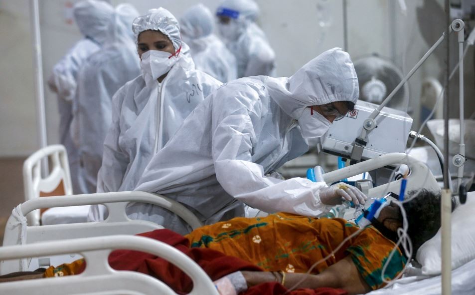 भारतमा नयाँ संक्रमितको संख्या घट्यो तर मृत्युदर घटेन, अन्य देशमा कस्तो छ अवस्था ?
