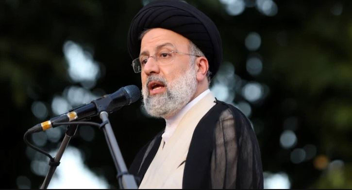 इरानका नयाँ राष्ट्रपतिद्वारा संसद्समक्ष सपथग्रहण
