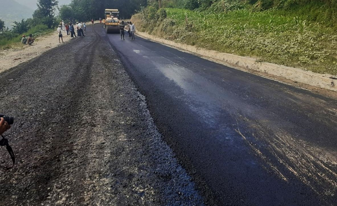 लोकमार्ग कालोपत्र भएपछि एक साताको यात्रा चार घण्टामा, बढ्न थाल्यो व्यापार व्यवसाय पनि