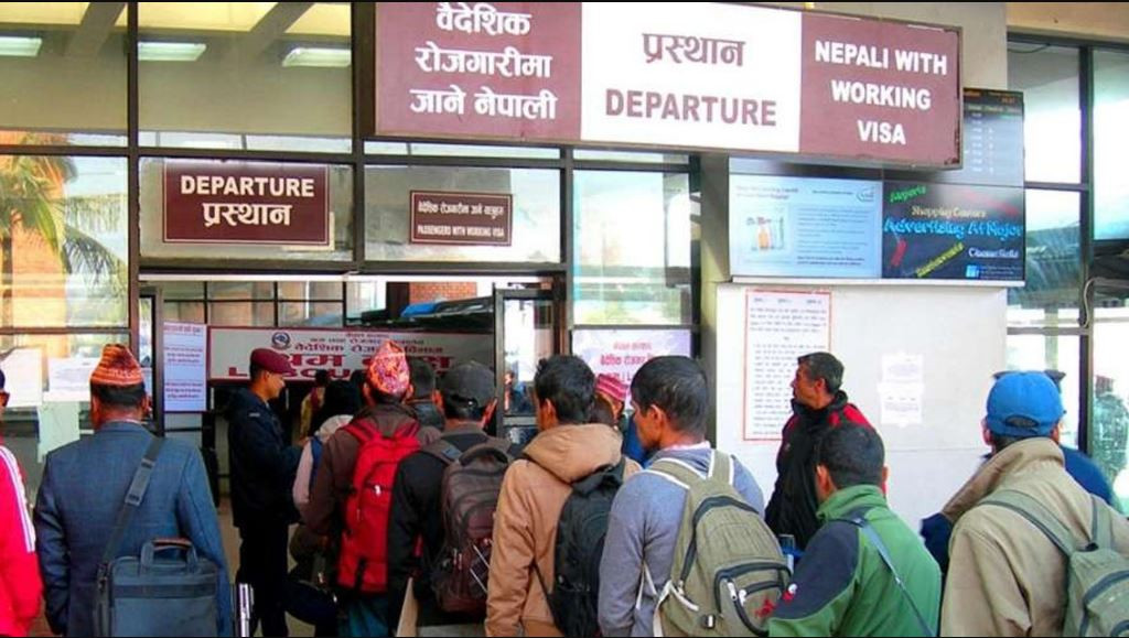 देशमा निराशा र बेरोजगारी दर्पण : कामको खोजीमा दसैँ नमनाइ विदेशिए ५६ हजार नेपाली