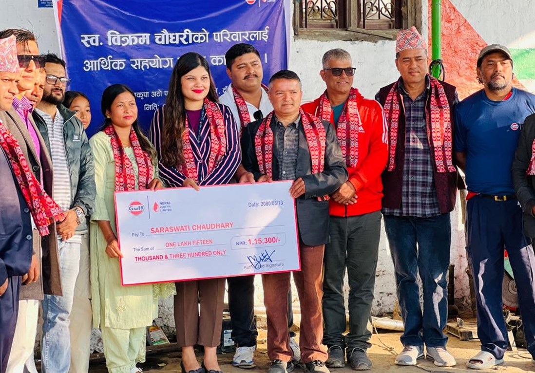 नेपाल ल्युब आयलद्वारा २ विद्यार्थीलाई छात्रवृत्ति प्रदान, कम्पनीमै मेकानिक थिए विद्यार्थीका पिता