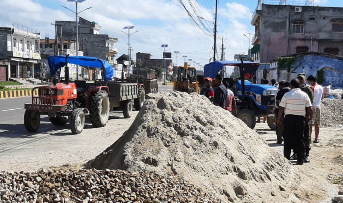काठमाडौँको सडकमा निर्माण सामग्री छाड्नेलाई महानगरले कारबाही गर्ने